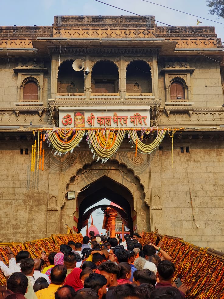 Kal Bhairav temple entrance Ujjain pagdi legend
