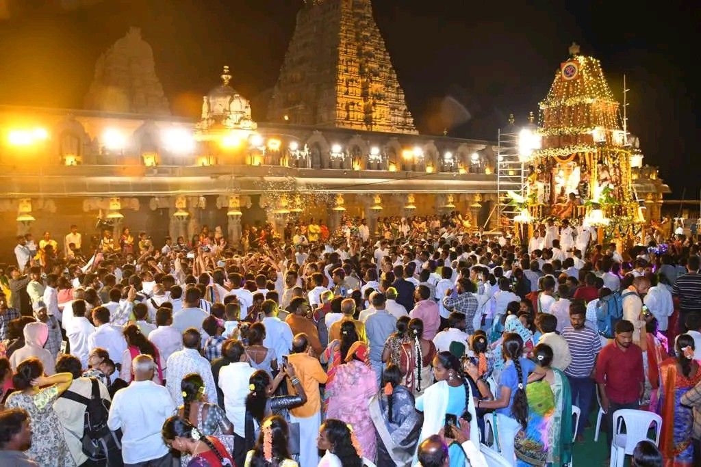 Pilgrimes in darshan queue at Tirupati temple